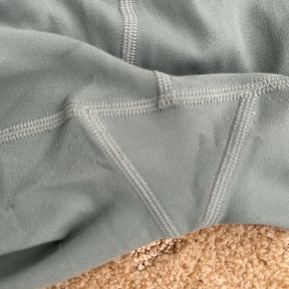 Athleta girls size 12 sage colored leggings with pockets - Picture 5 of 6